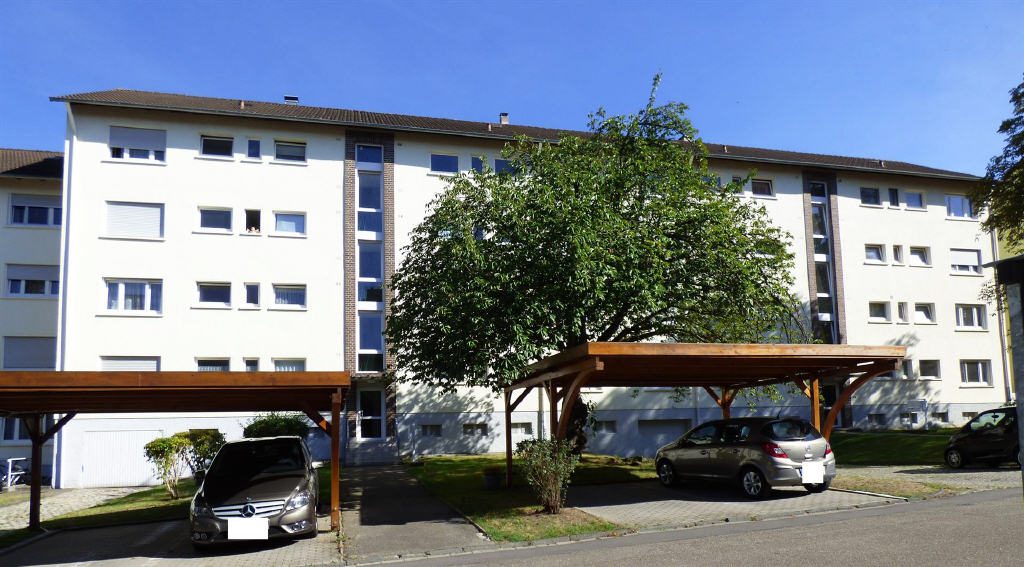Geräumige Eigentumswohnung mit Balkon — Ansicht