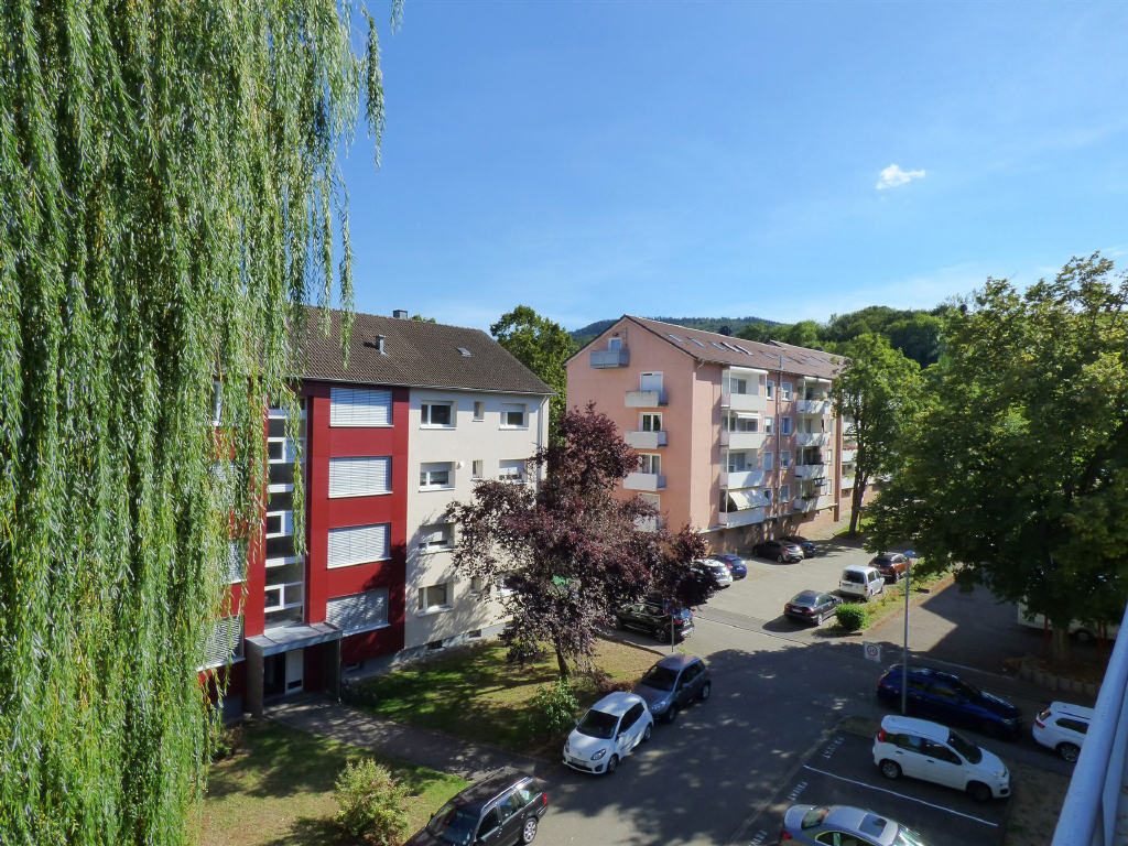 Geräumige Eigentumswohnung mit Balkon — Aussicht