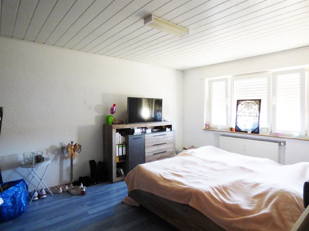 Geräumige Eigentumswohnung mit Balkon — Schlafzimmer