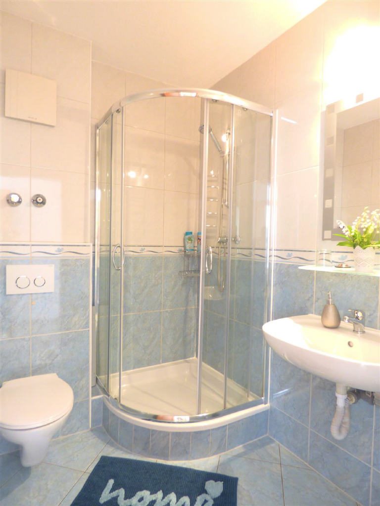 Sehr gepflegtes Wohn-/ und Geschäftshaus im Zentrum von Baden-Baden — Apartment-II-Bad