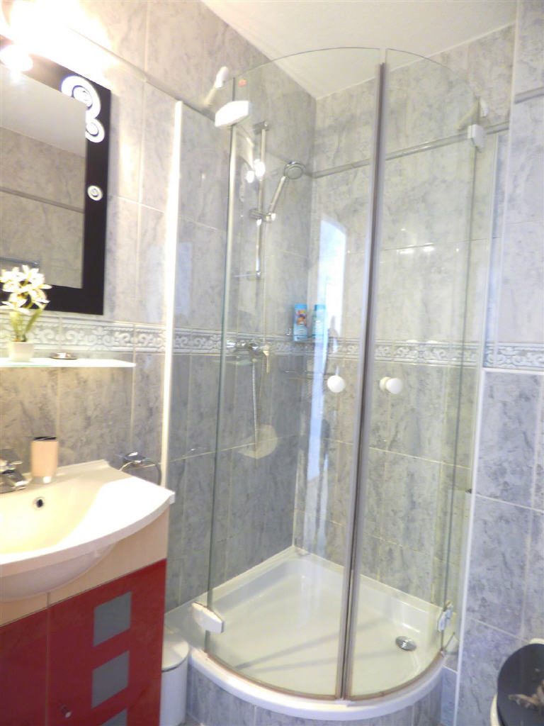 Sehr gepflegtes Wohn-/ und Geschäftshaus im Zentrum von Baden-Baden — Apartment-III-Bad