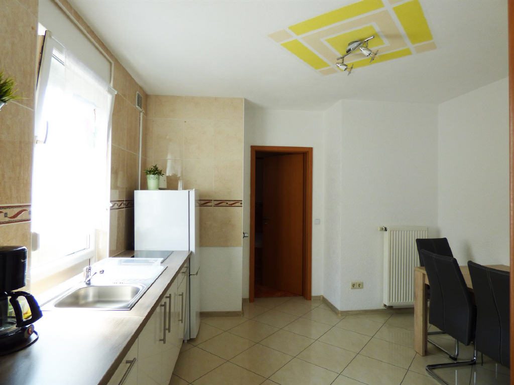 Sehr gepflegtes Wohn-/ und Geschäftshaus im Zentrum von Baden-Baden — Apartment I-Küche