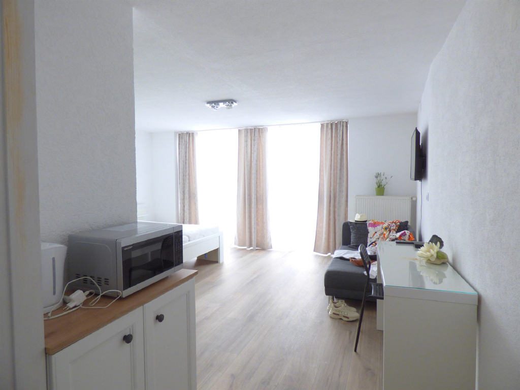 Sehr gepflegtes Wohn-/ und Geschäftshaus im Zentrum von Baden-Baden — Wohnung-EG-ehm. Laden